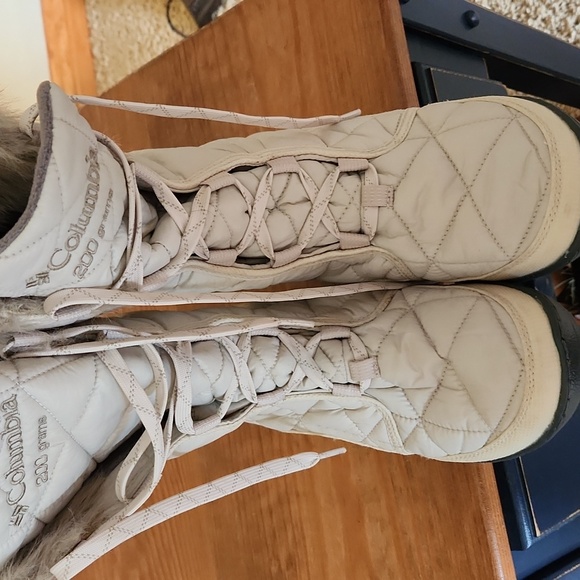 COLUMBIA waterproof off white womans size 7 winter boots - Picture 11 of 12
